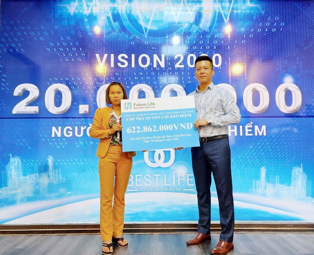 Fubon Life Việt Nam chi trả hơn 620 triệu đồng quyền lợi bảo hiểm cho khách hàng tại Phú Thọ